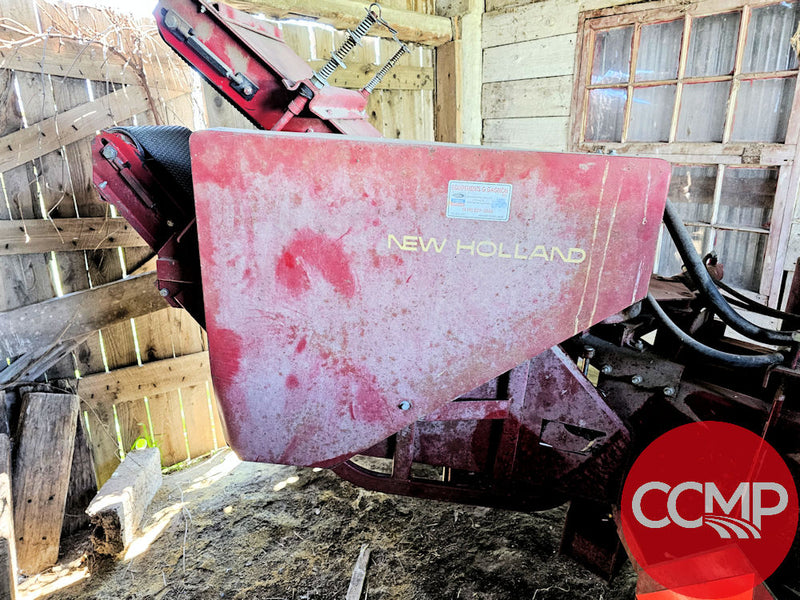 Load image into Gallery viewer, Small Square Baler New Holland 570
