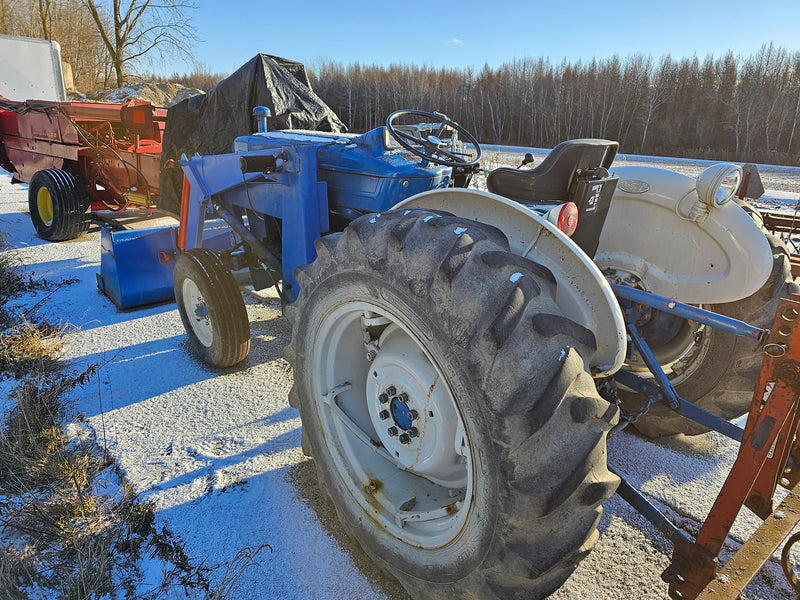 Load image into Gallery viewer, tractor Ford Model 3000
