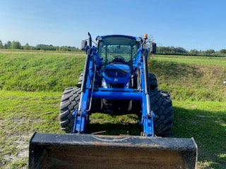 Load image into Gallery viewer, Tractor New Holland T4-75 with loader
