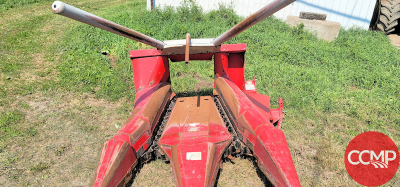 Load image into Gallery viewer, Corn Picker Gehl | 2-Row
